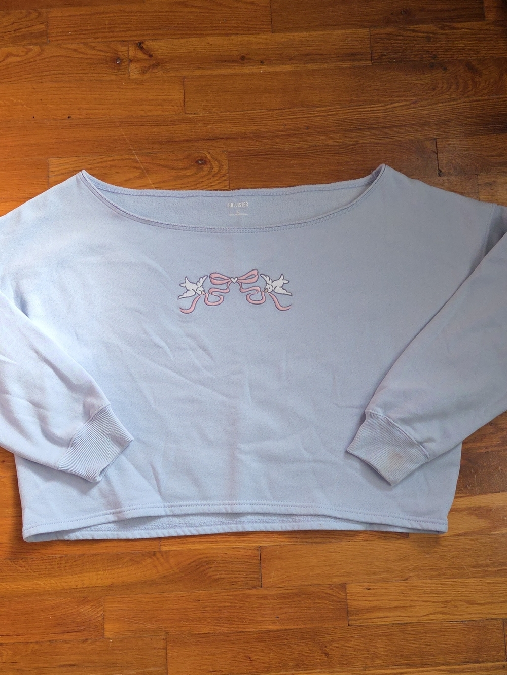 Hollister Light Purple Cropped Women's Top with Embroidered Detail